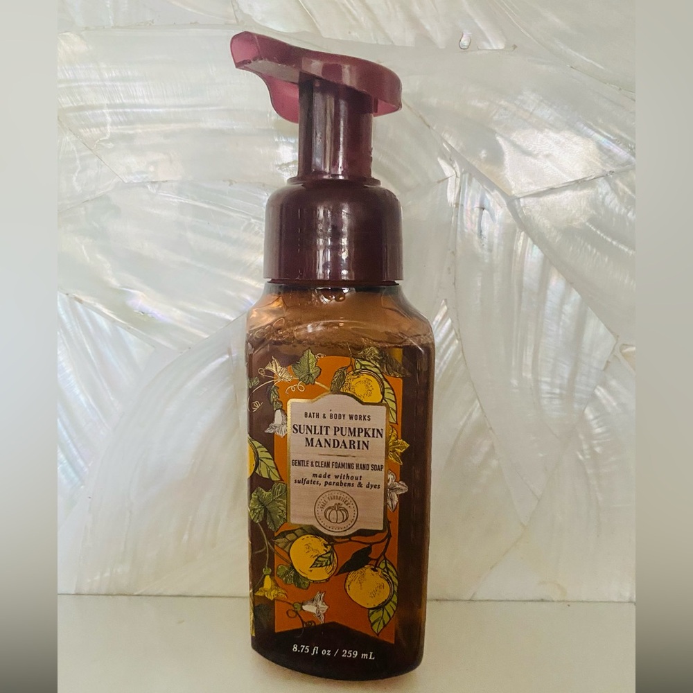 NEW Bath & Body Works Sunlit Pumpkin Mandarin Foaming Hand Soap - Brown & Orange